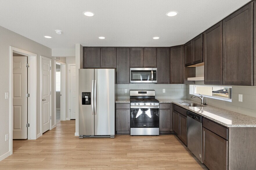 Building Photo - 5748 Thurless Ln