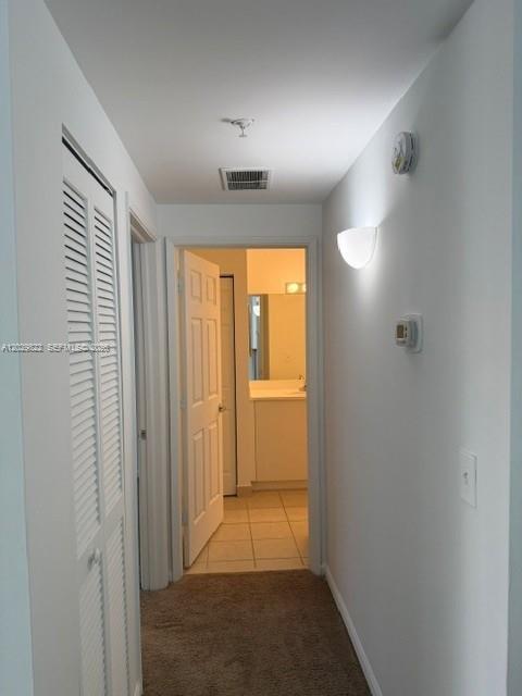 Building Photo - 7980 N Nob Hill Rd