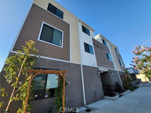 Building Photo - 4251 Live Oak Ave