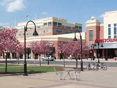 Building Photo - 5954 Norham Dr