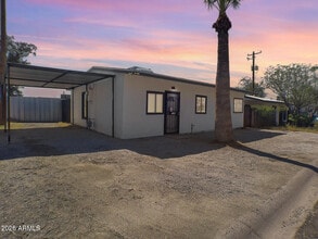 Building Photo - 723 E Sunnyslope Ln