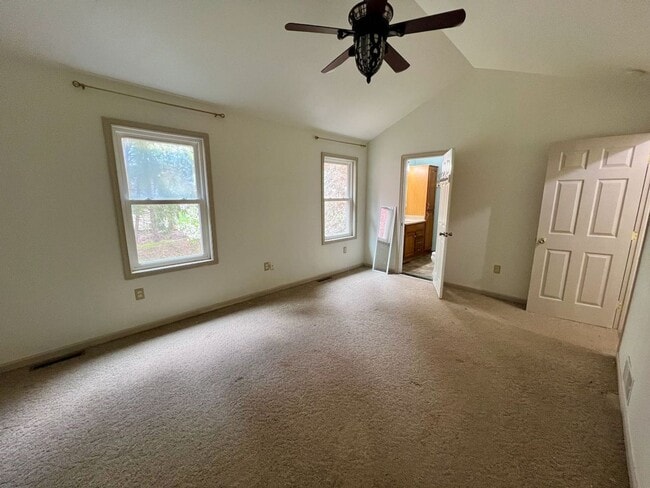 Building Photo - Townhome in a Great Community! 3bd/2.5ba