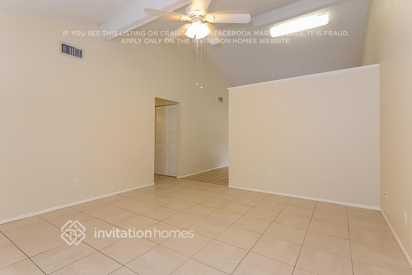 Building Photo - 714 Valley Hill Dr