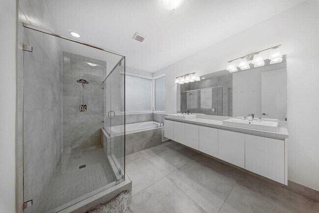 Building Photo - 10081 NW 75th Terrace