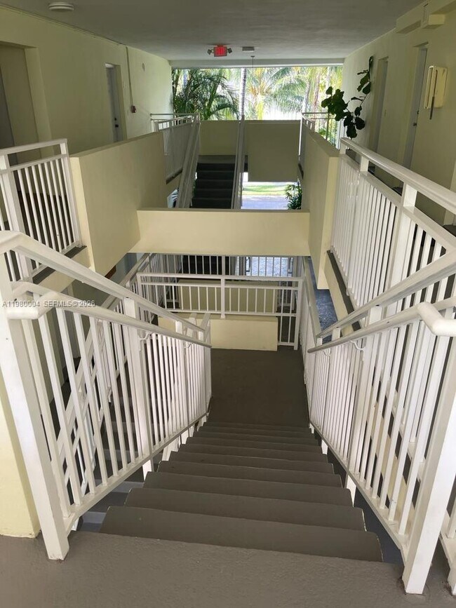 Building Photo - 260 Sunrise Dr