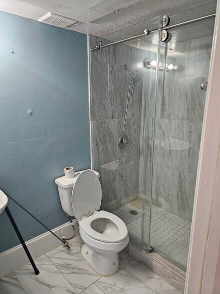 Building Photo - 10603 S Wilcrest Dr