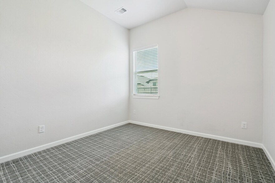 Building Photo - 15908 Buffalo Dr