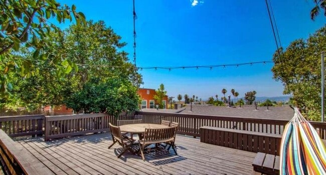 Building Photo - Now Leasing – 812 Merlin | $6,200/Month | ...