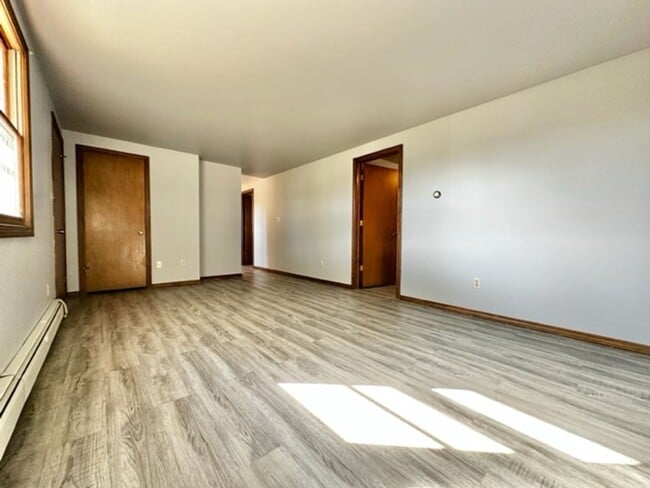 Building Photo - 2202 Sunny Ln
