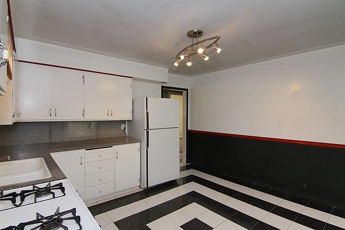 Building Photo - 955 Hillview Dr