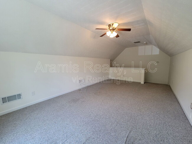 Building Photo - 3241 Cranberry Ln NE