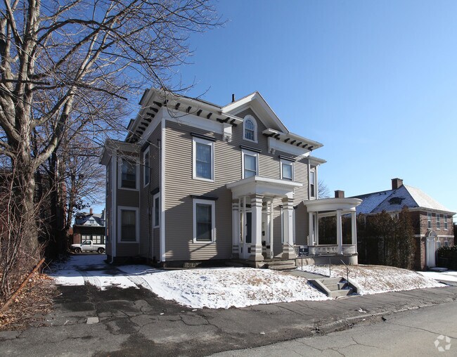 Building Photo - 102 Prospect St