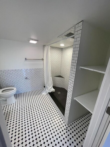 Building Photo - 119 W Main St