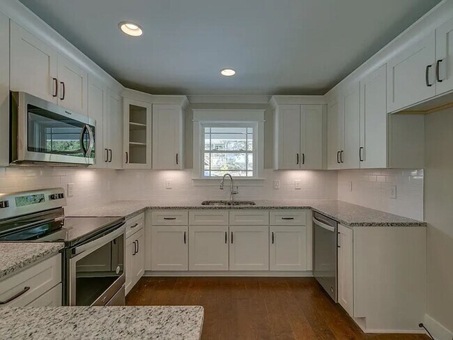 Building Photo - 127B Commerce St