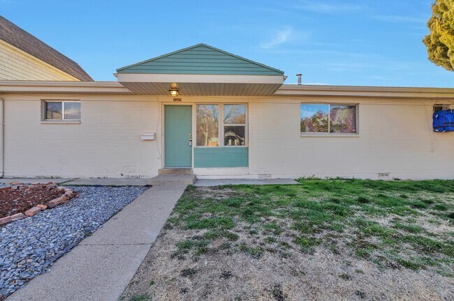 Building Photo - Unique Tri-Plex