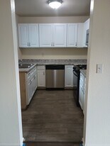 Building Photo - 200 W Chestnut St