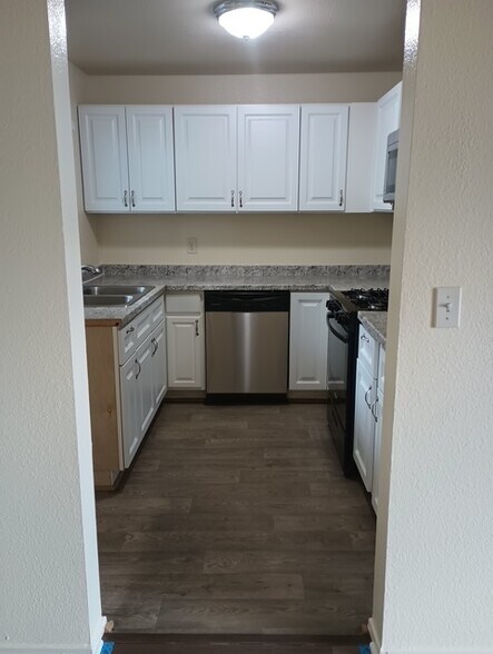 Primary Photo - 200 W Chestnut St