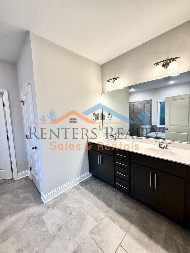 Building Photo - ? Beautiful Executive Home with 3-Car Garage + Incredible Outdoor Living ?