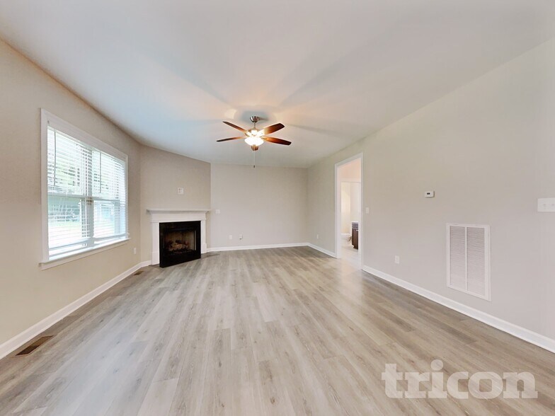 Building Photo - 262 Dundalk Dr