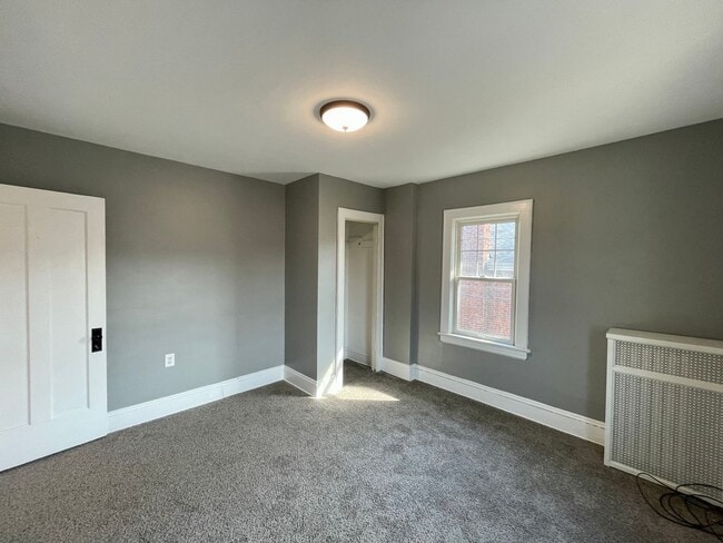 Building Photo - Single Family House 4-Bedroom, 2-Bath For ...