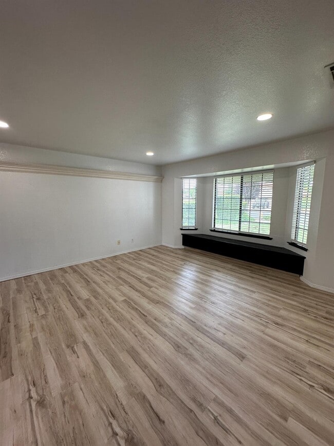 Building Photo - 3040 Boulder Ave