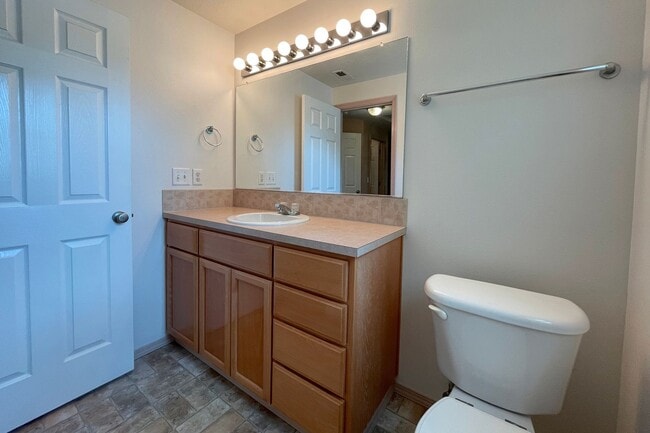 Building Photo - Fantastic Kenton Home with Central A/C, Wa...