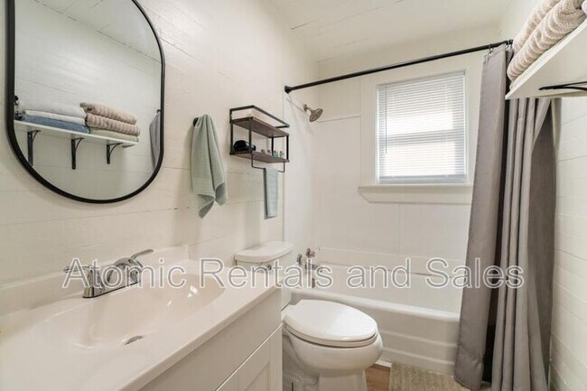 Building Photo - 614 E Brushy Valley Dr