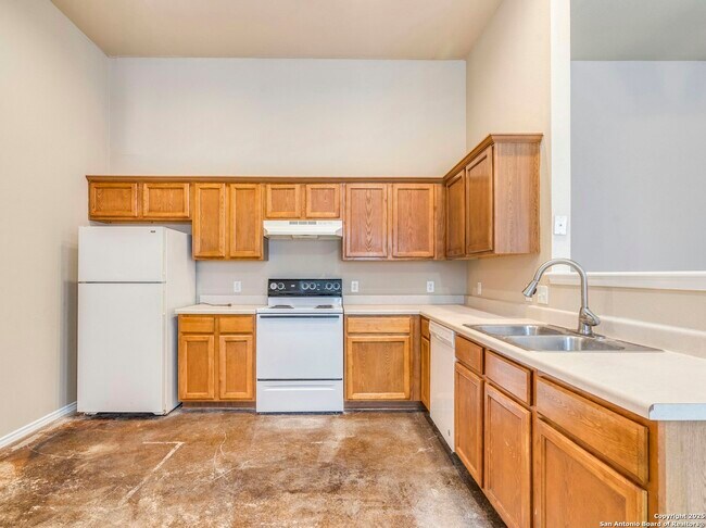 Building Photo - 5723 Golf Heights