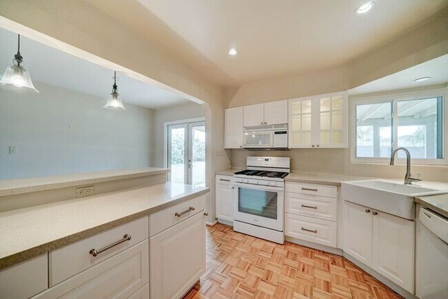 Building Photo - COMING SOON! Charming 2-Bedroom Rental in ...