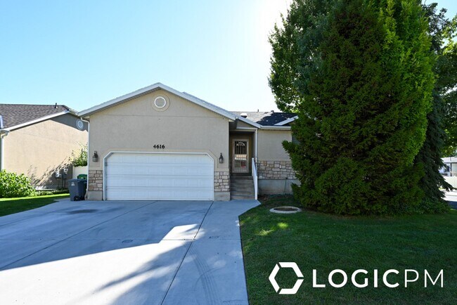 Primary Photo - 4616 S Zenia Mdws Ct