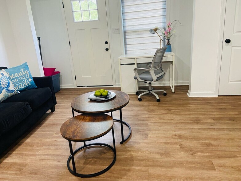Office/studying space - 311 Penniman Rd