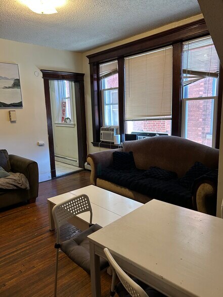 Building Photo - 65 Lake Pl