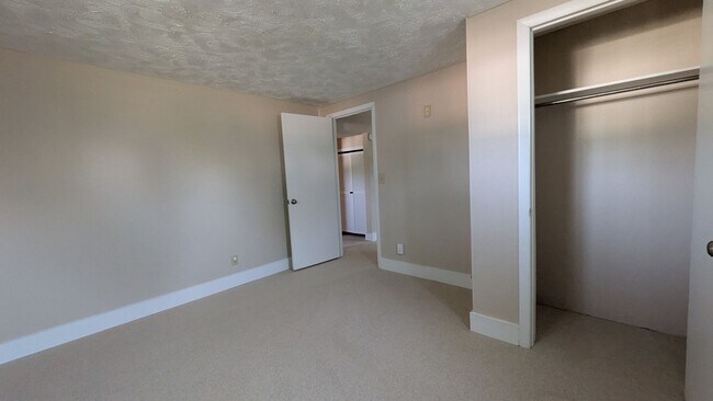 Building Photo - 4050 Hollow Rd
