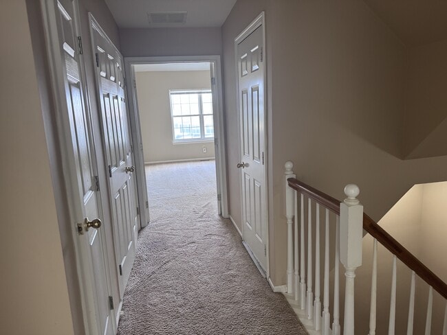 Building Photo - 654 Fawn Cir