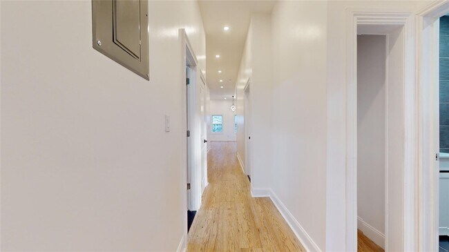 Building Photo - 2050 Strauss St