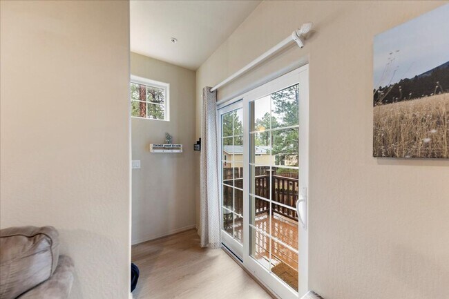 Building Photo - Railroad Springs Townhome for Rent!