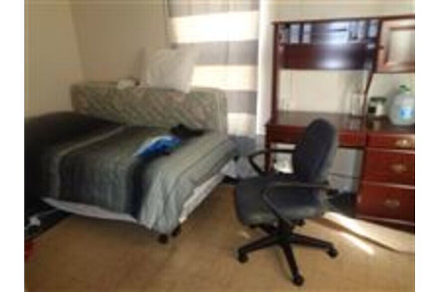 Building Photo - 221 N Ashley St