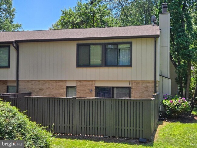 Building Photo - 1808 Ivy Oak Square