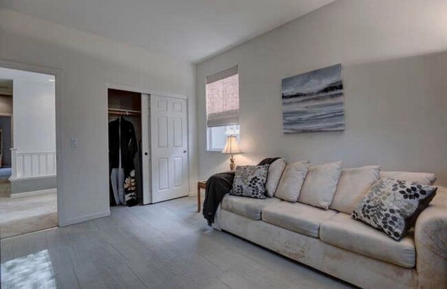 Building Photo - 774 Tennyson Dr