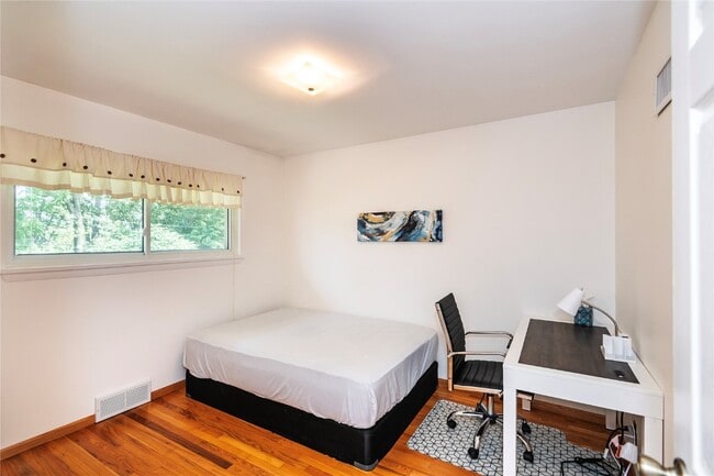 Building Photo - 10411 Antrim Dr