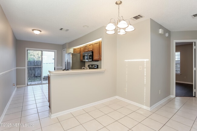 Building Photo - 9539 Glenn Abbey Way