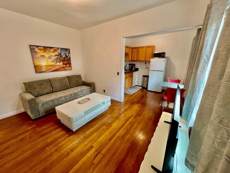 Building Photo - 1144 N Hudson Ave