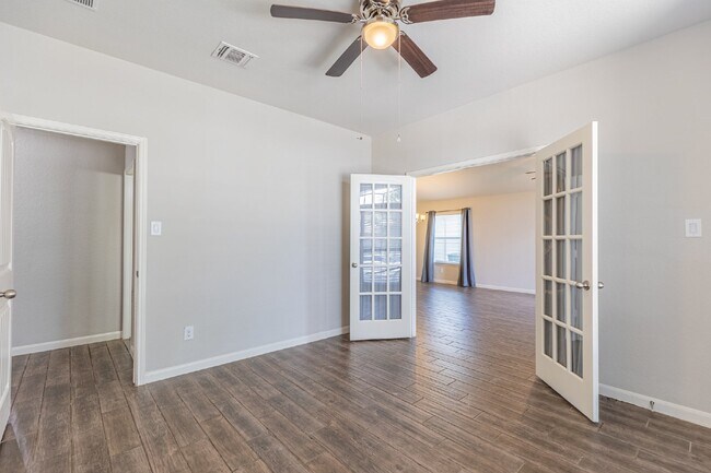 Building Photo - 925 Cypress Ml