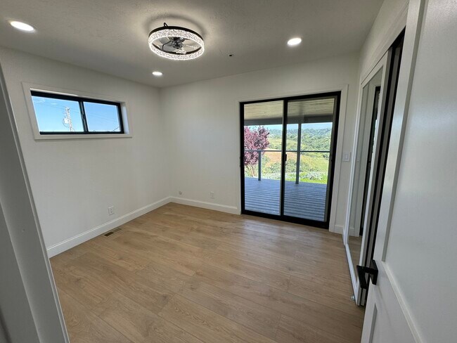 Building Photo - 5430 Sunny Ridge Pl