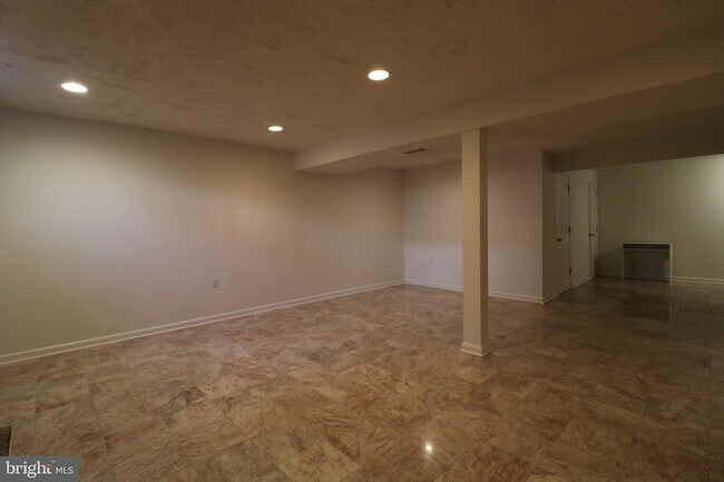 Building Photo - 6584 Bermuda Green Ct