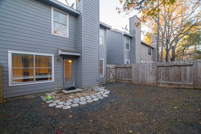 Building Photo - 226 Blushwood Pl