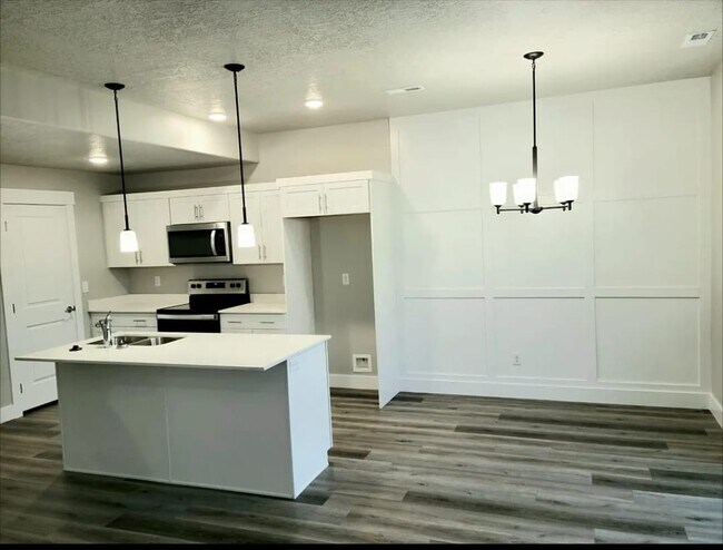 Building Photo - 1048 W 1860 S