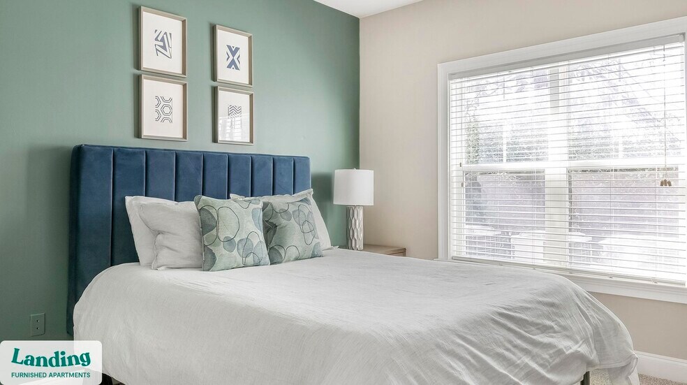 Building Photo - 925 Canterbury Rd NE