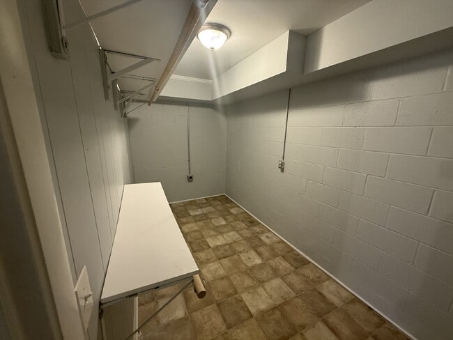 Building Photo - 2bed/2bath with Bonus room and garage! 2600B Dixon Drive, Nashville!