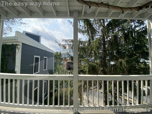 Building Photo - Cambridgeport 3 bedroom